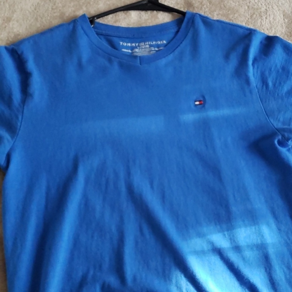 Tommy Hilfiger v neck